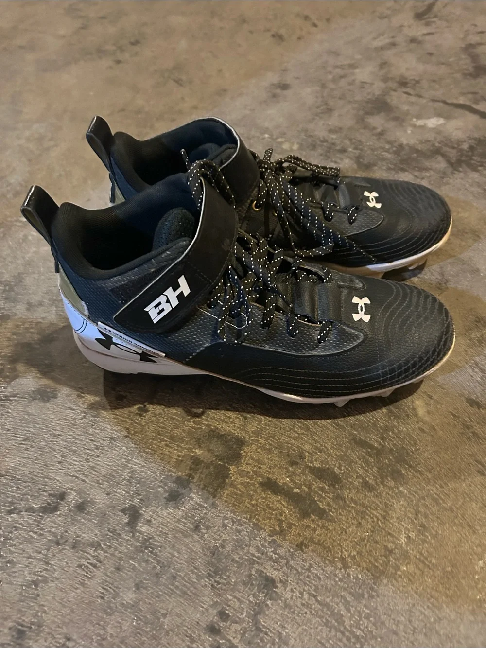 Under Armour Black White Gold Baseball Cleats